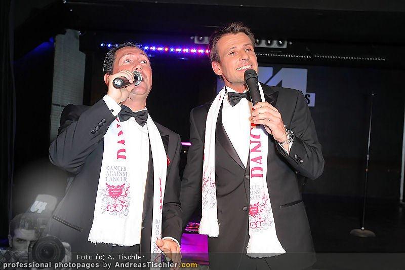 Harry Gartler singt bei einer Veranstaltung